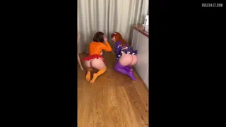 Velma and Daphne [Silkcurrent And Mira_sable] [u/SilkCurrent]