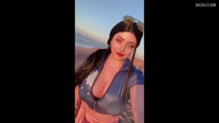 Nico Robin went to the beach (Kuroitsne) [u/Kurokitsunexcos]