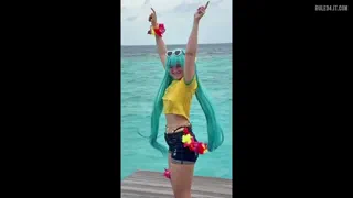 Miku Hatsune cosplay by Neyrodesu